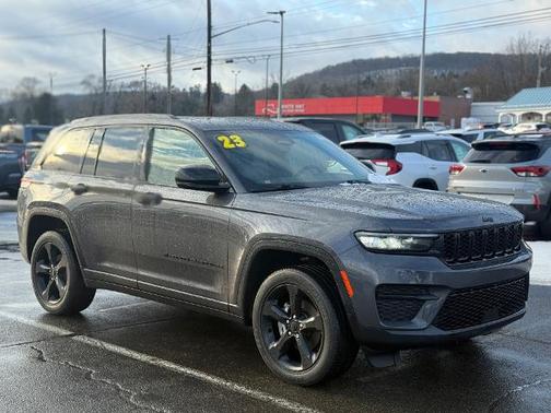 2023 Jeep Grand Cherokee LAREDO