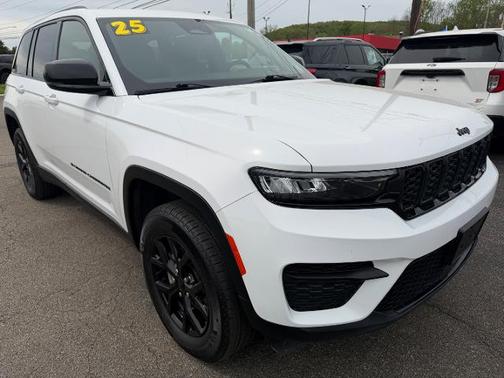 2025 Jeep Grand Cherokee LAREDO