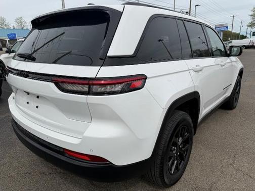 2025 Jeep Grand Cherokee LAREDO