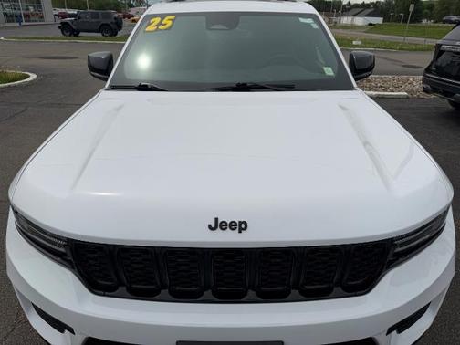2025 Jeep Grand Cherokee LAREDO