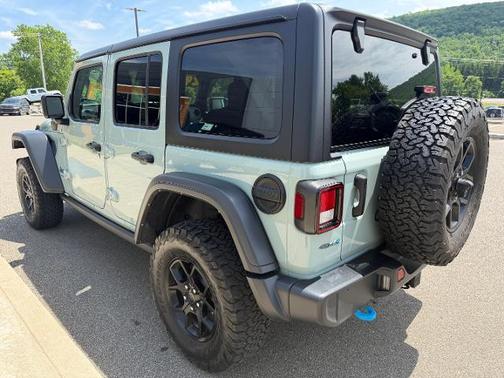 Earl Clearcoat 2024 Jeep Wrangler SPORT