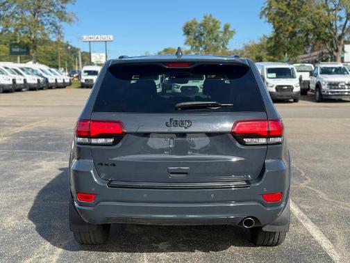 2018 Jeep Grand Cherokee LAREDO