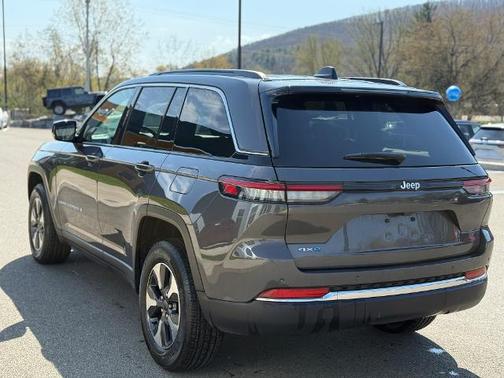 2024 Jeep Grand Cherokee BASE