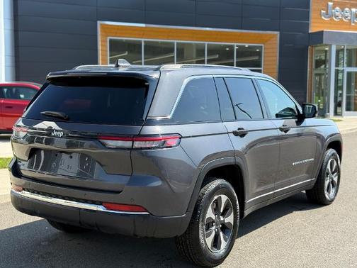 2024 Jeep Grand Cherokee BASE