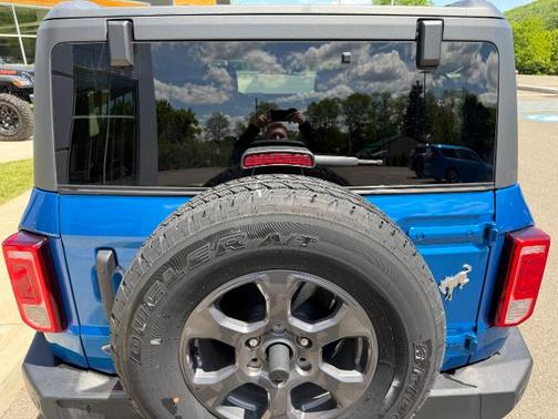 VELOCITY BLUE METALLIC 2023 Ford Bronco BIG BEND