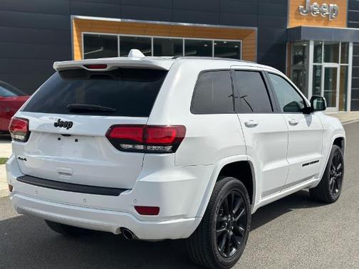 2021 Jeep Grand Cherokee LAREDO