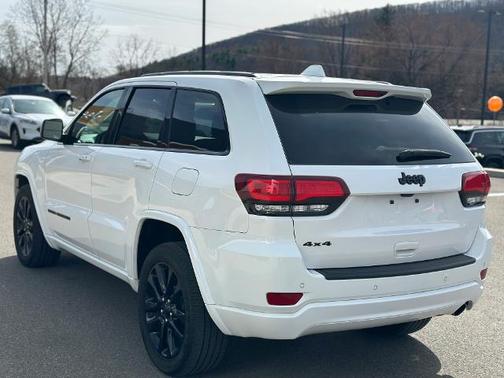2021 Jeep Grand Cherokee LAREDO
