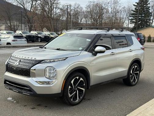 2022 Mitsubishi Outlander ES