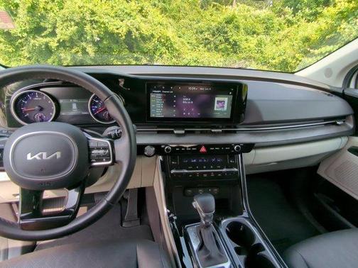 2024 Kia Carnival EX