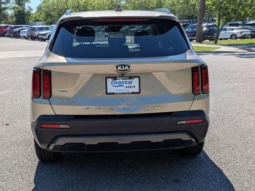Tan 2021 Kia Sorento S
