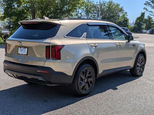 Tan 2021 Kia Sorento S