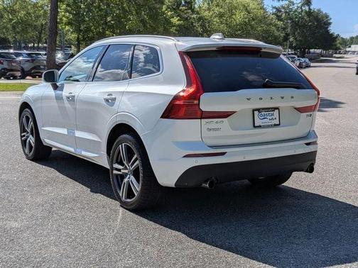 White 2021 Volvo XC60 T6 Momentum
