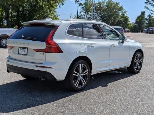 White 2021 Volvo XC60 T6 Momentum