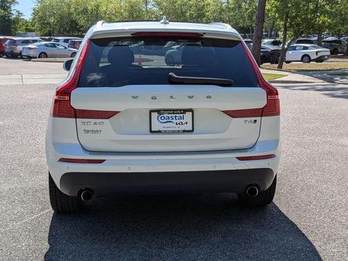 White 2021 Volvo XC60 T6 Momentum