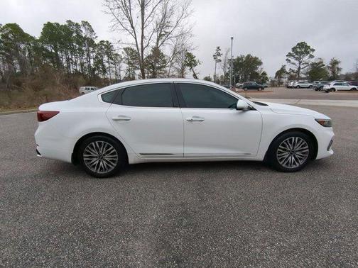 2020 Kia Cadenza Technology