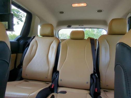 2022 Kia Carnival EX