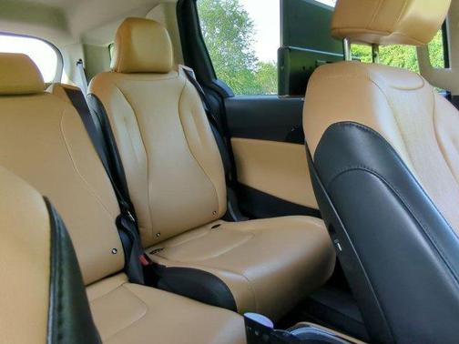 2022 Kia Carnival EX
