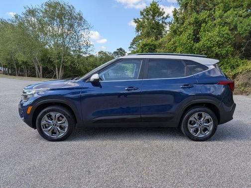 Blue 2024 Kia Seltos S