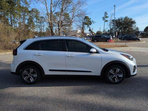 2022 Kia Niro LXS SE