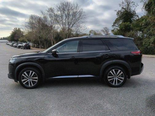 2022 Nissan Pathfinder Platinum