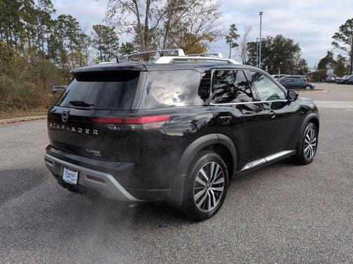 2022 Nissan Pathfinder Platinum