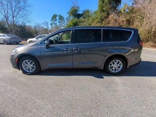 2023 Chrysler Pacifica Touring-L