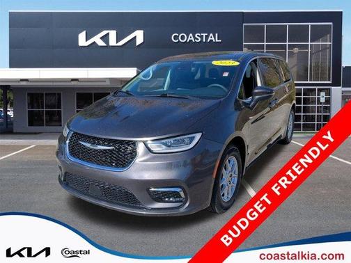 2023 Chrysler Pacifica Touring-L