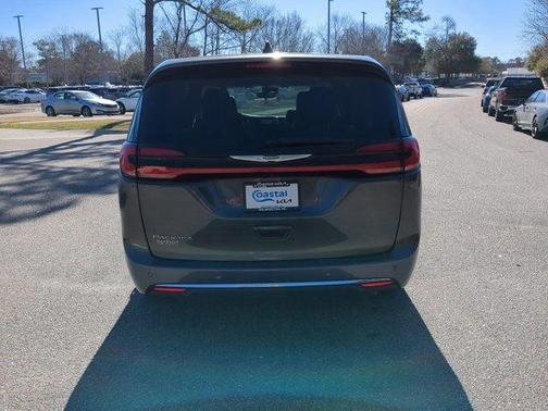 2023 Chrysler Pacifica Touring-L