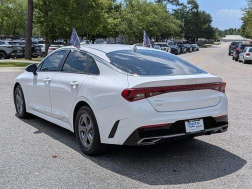White 2023 Kia K5 LXS