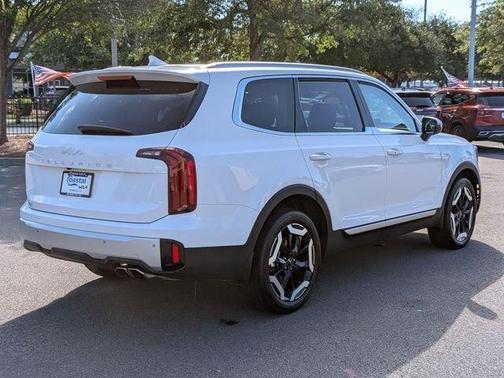 White 2024 Kia Telluride S