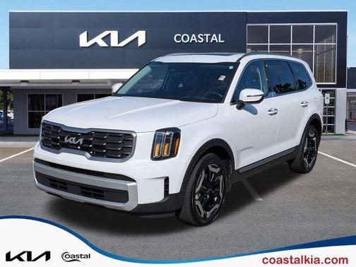 White 2024 Kia Telluride S