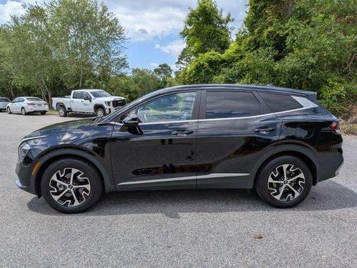 Black 2023 Kia Sportage EX