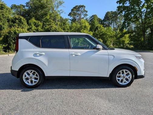 White 2021 Kia Soul S