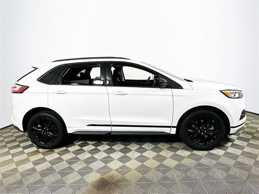 2023 Ford Edge SE