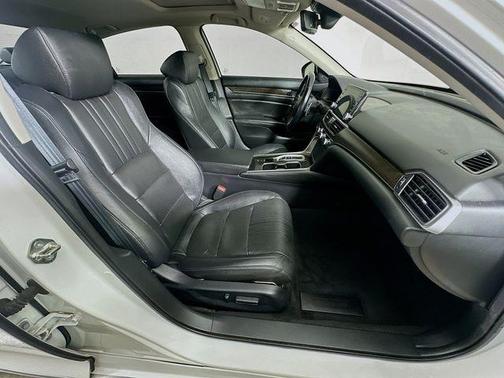 Platinum White Pearl 2019 Honda Accord EX-L 2.0T