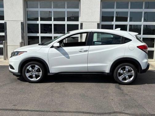 Platinum White Pearl 2021 Honda HR-V LX