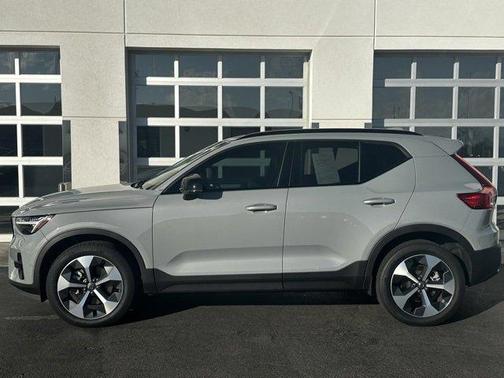 2025 Volvo XC40 B5 Plus Dark Theme