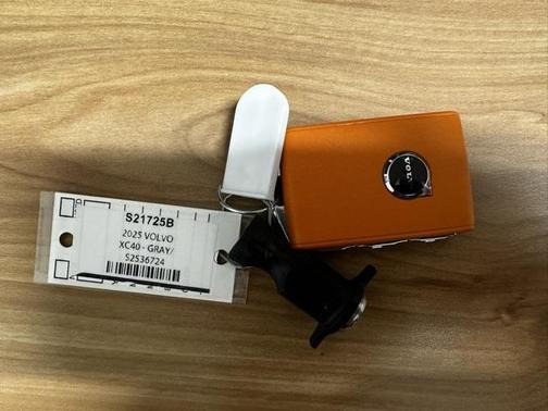 2025 Volvo XC40 B5 Plus Dark Theme