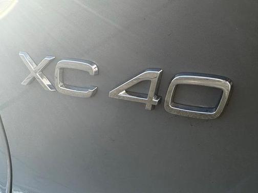 2025 Volvo XC40 B5 Plus Dark Theme