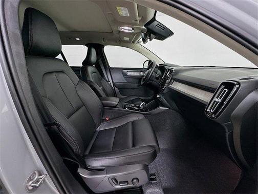 2025 Volvo XC40 B5 Plus Dark Theme