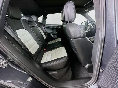 2017 Porsche Macan Turbo