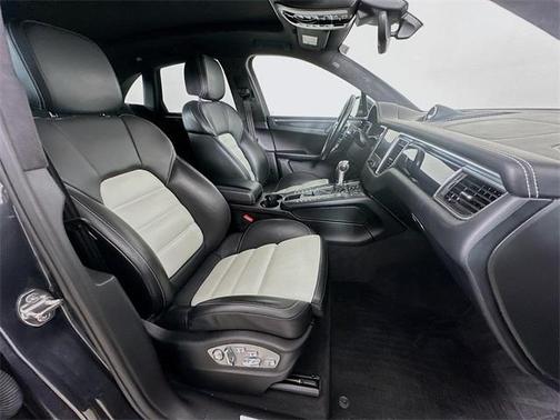 2017 Porsche Macan Turbo