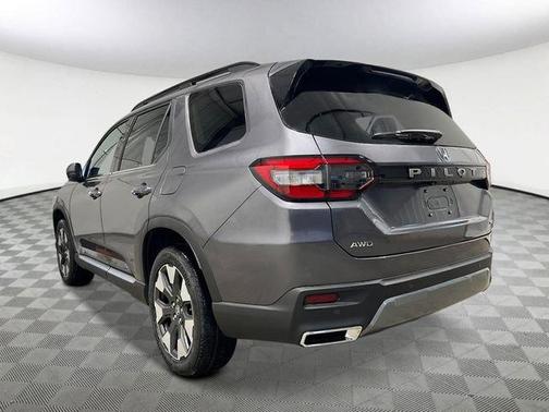 Modern Steel Metallic 2026 Honda Pilot Elite