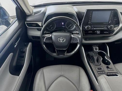 Magnetic Gray Metallic 2021 Toyota Highlander XLE