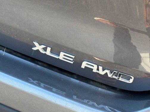 Magnetic Gray Metallic 2021 Toyota Highlander XLE
