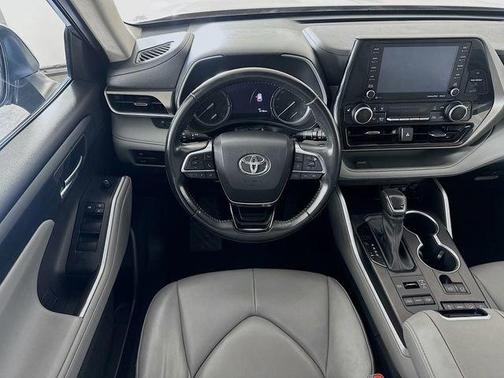 Magnetic Gray Metallic 2021 Toyota Highlander XLE