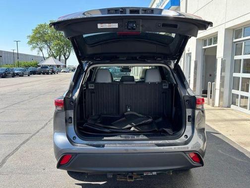 Magnetic Gray Metallic 2021 Toyota Highlander XLE
