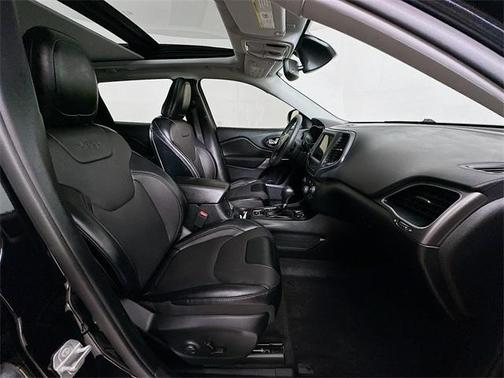 2022 Jeep Cherokee Latitude Lux