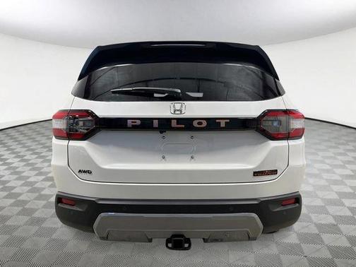 Platinum White Pearl 2026 Honda Pilot TrailSport