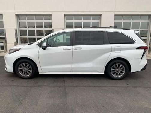 2022 Toyota Sienna XLE